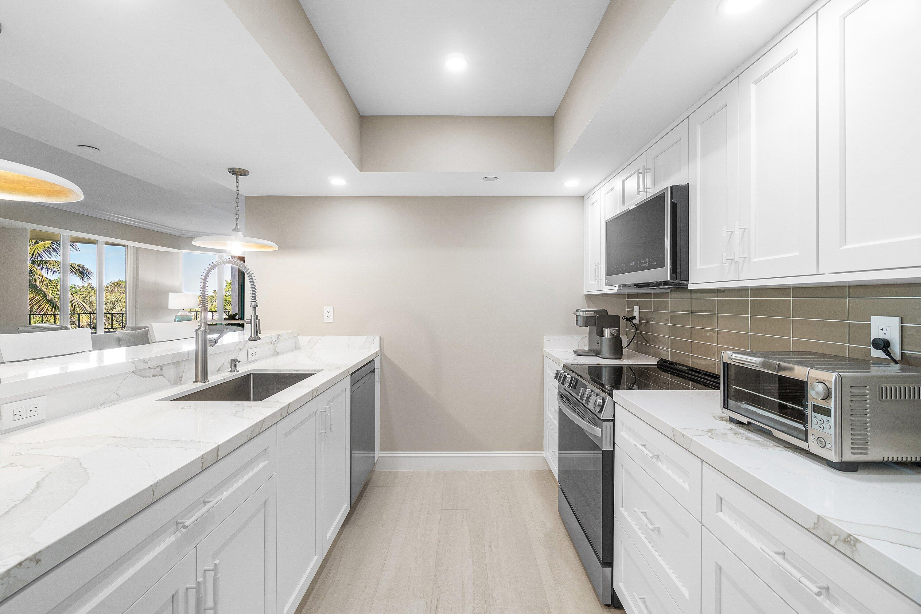 100 Southeast 5th Avenue, Unit 404 Boca Raton, FL 33432 - Photo 14 of 46 014-100Southeast5thAvenue-BocaRaton-FL-3