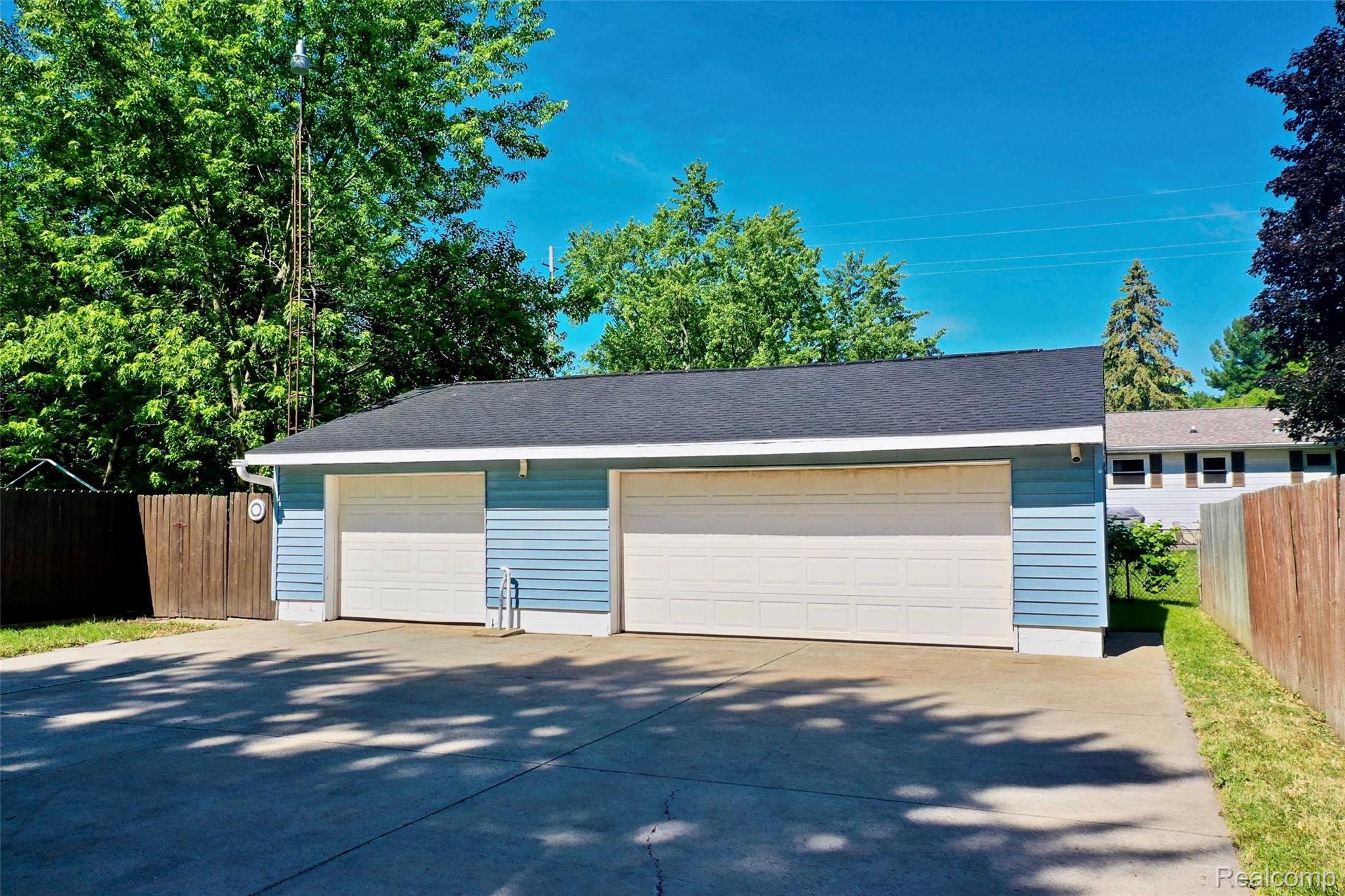 1484 Belsay Road Burton, MI 48509 - Photo 26 of 44 1DAC89E1-516D-4609-820F-10499E3939A7_1_201_a.jpeg