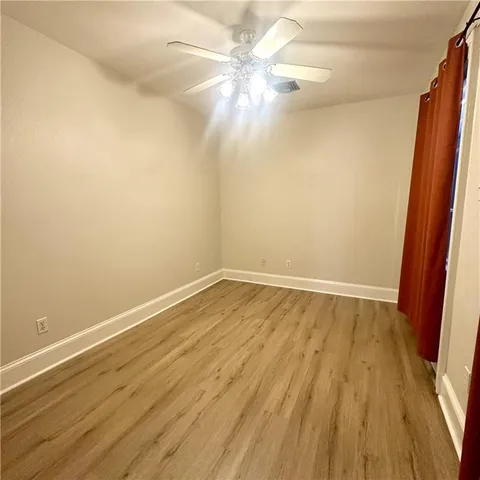 $1,300 | 522 Dauphine Street, Unit REAR, New Orleans, LA 70112