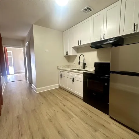 $1,300 | 522 Dauphine Street, Unit REAR, New Orleans, LA 70112