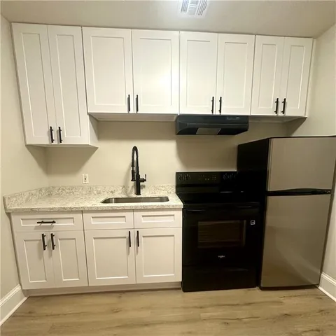 $1,300 | 522 Dauphine Street, Unit REAR, New Orleans, LA 70112