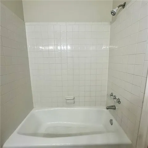 $1,300 | 522 Dauphine Street, Unit REAR, New Orleans, LA 70112