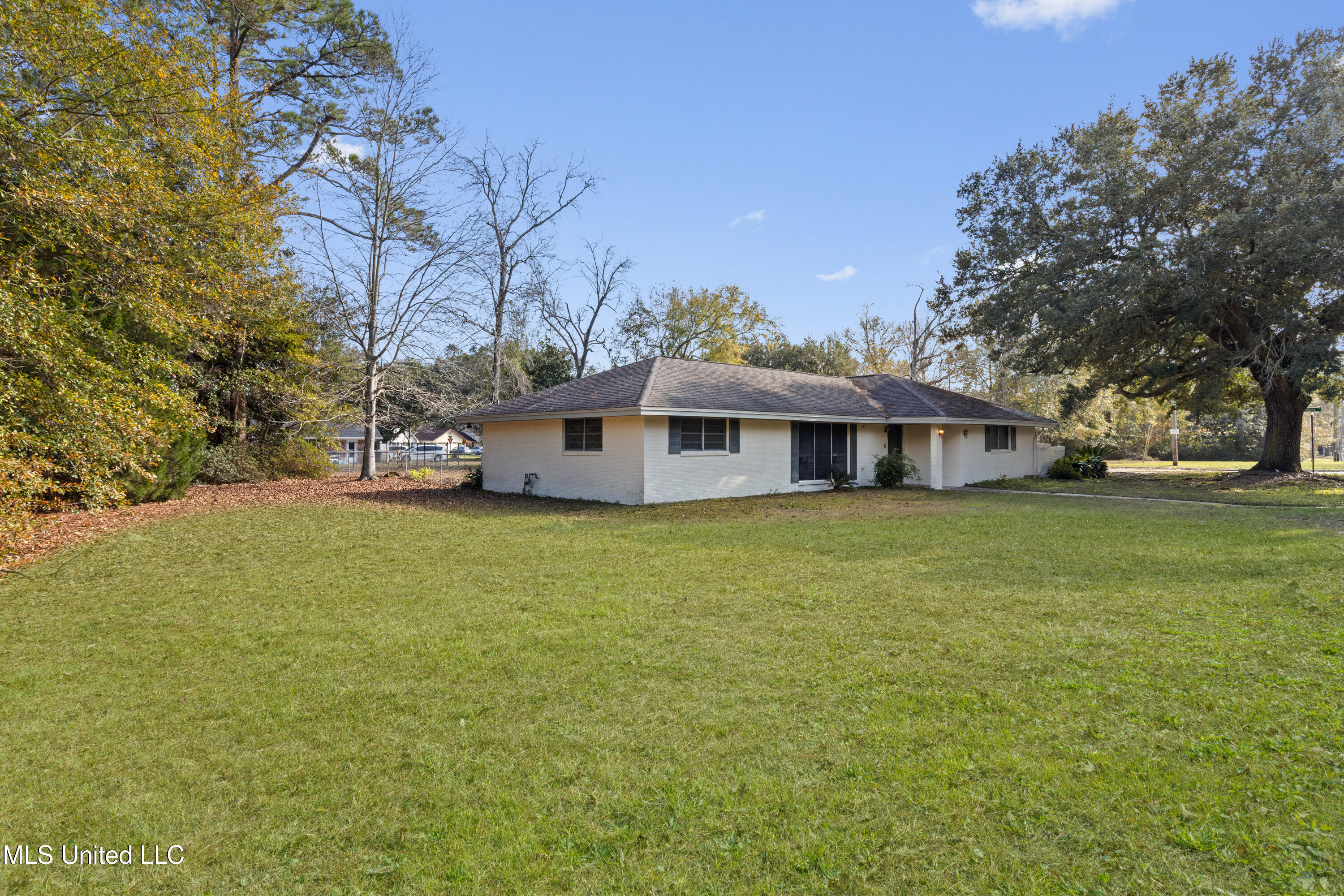 2265 Popp's Ferry Road Biloxi, MS 39532 - Photo 3 of 36 0002