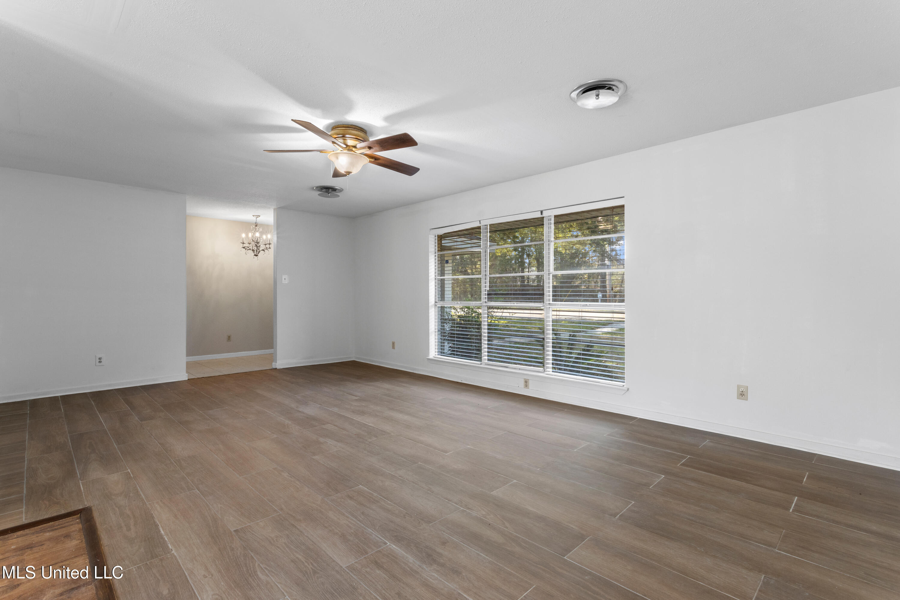 2265 Popp's Ferry Road Biloxi, MS 39532 - Photo 8 of 36 0007