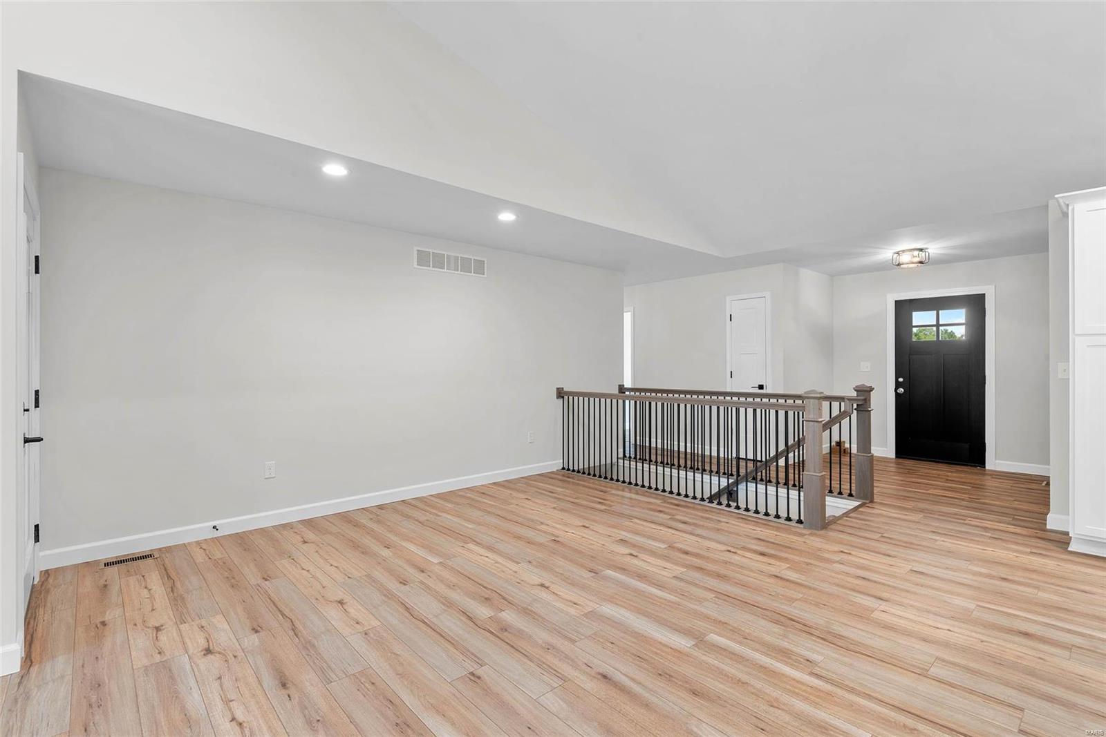 405 Stonebriar Drive Troy, IL 62294 - Photo 14 of 43