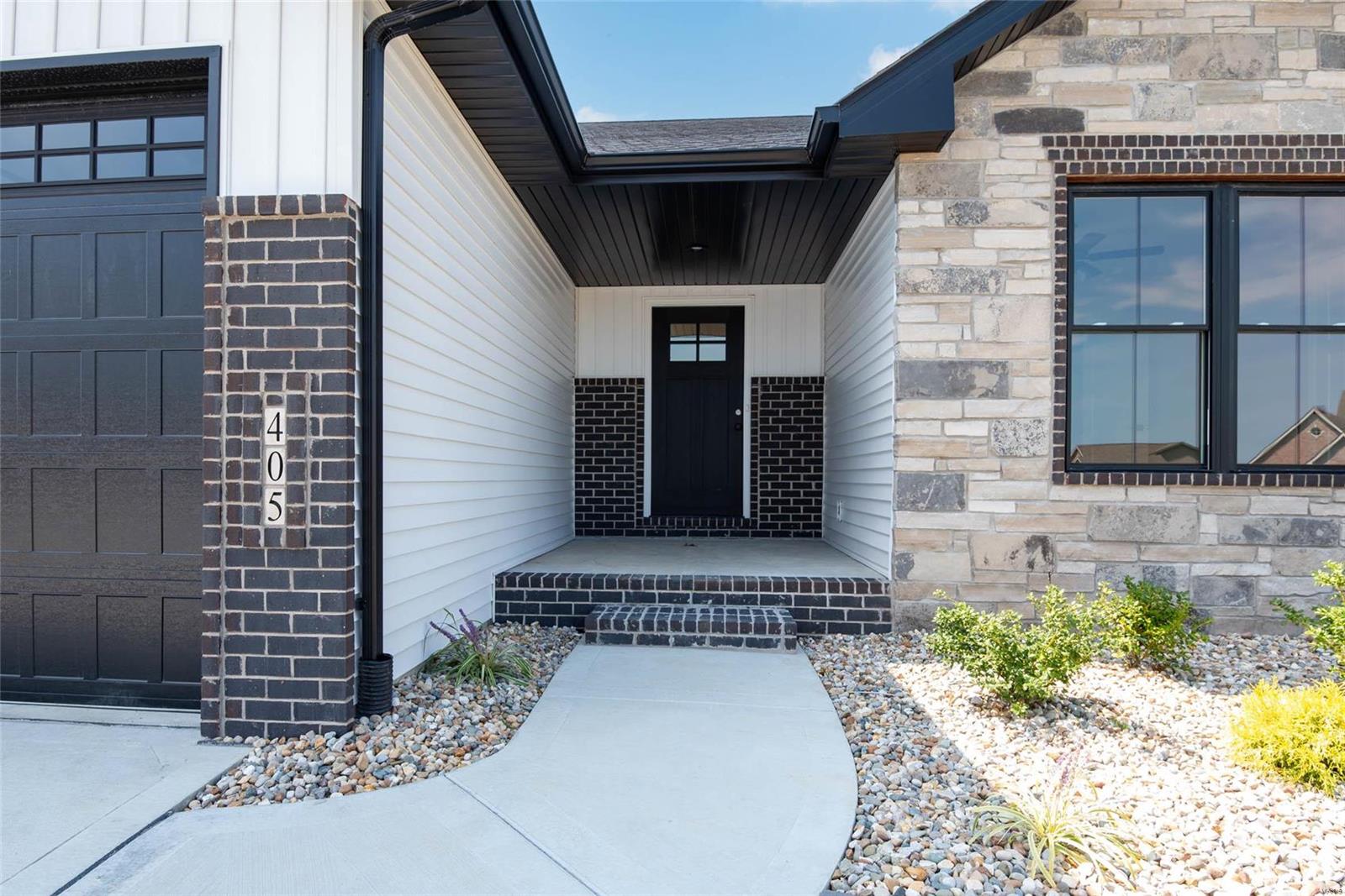 405 Stonebriar Drive Troy, IL 62294 - Photo 2 of 43