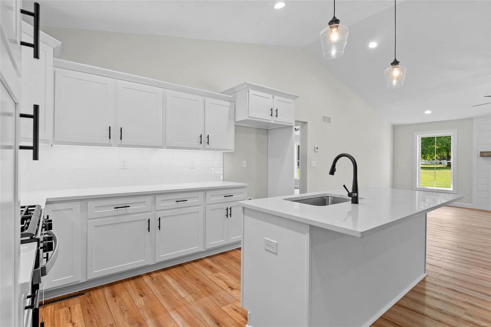 405 Stonebriar Drive Troy, IL 62294 - Photo 3 of 43