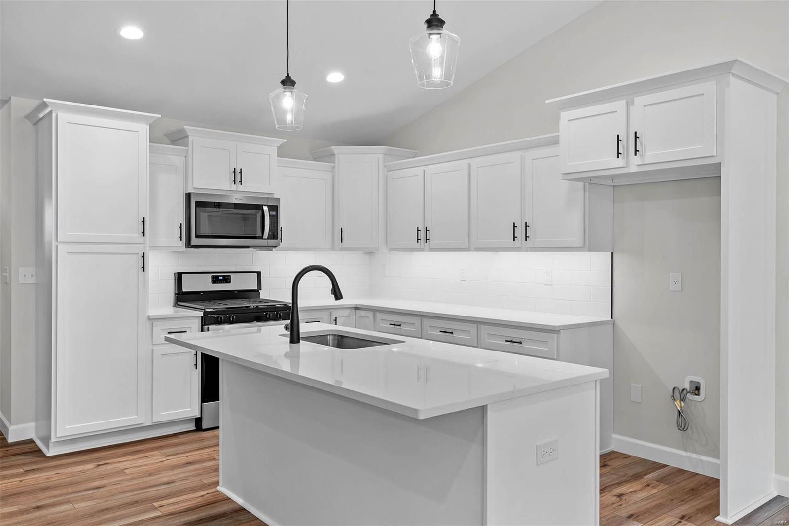 405 Stonebriar Drive Troy, IL 62294 - Photo 4 of 43