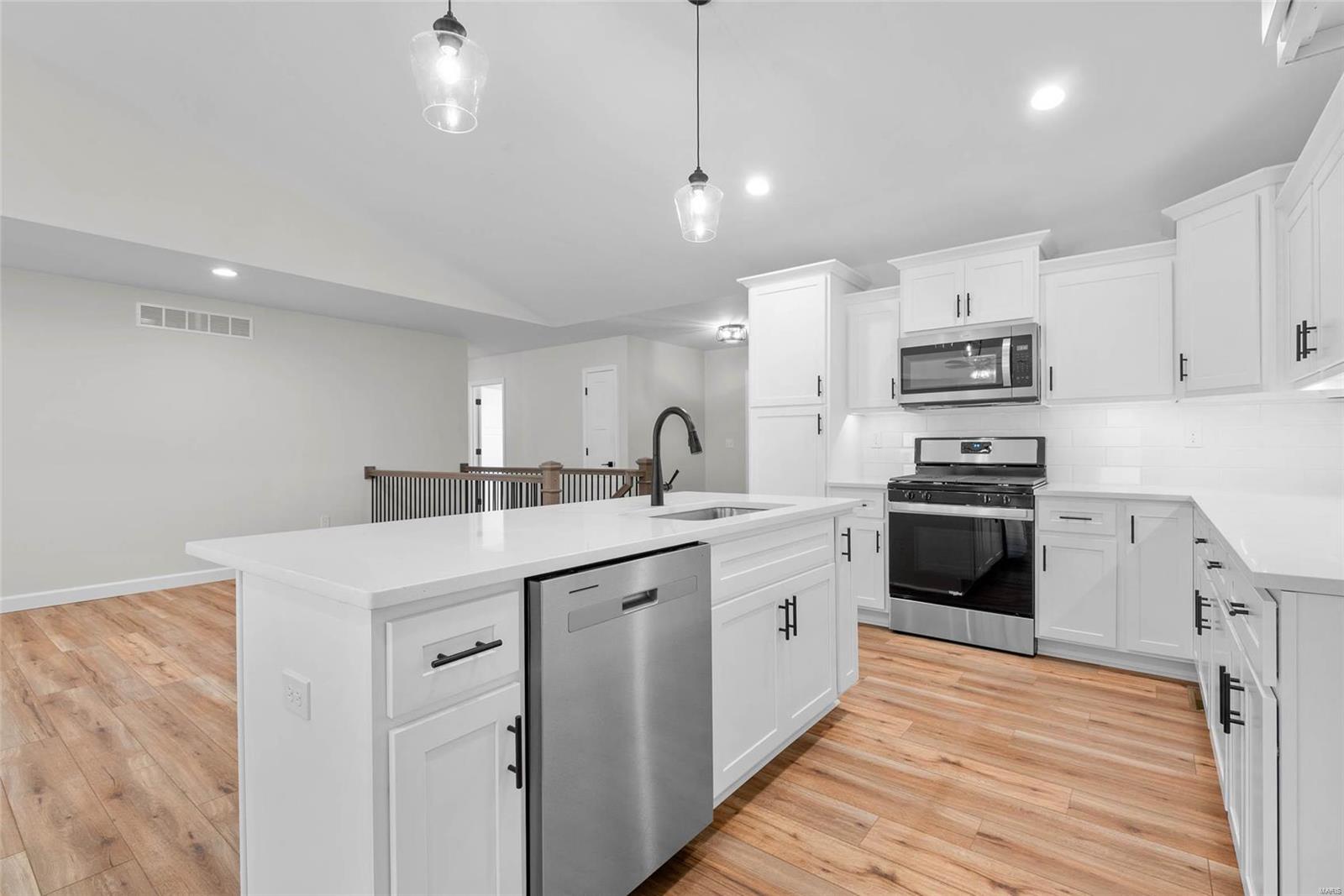 405 Stonebriar Drive Troy, IL 62294 - Photo 7 of 43