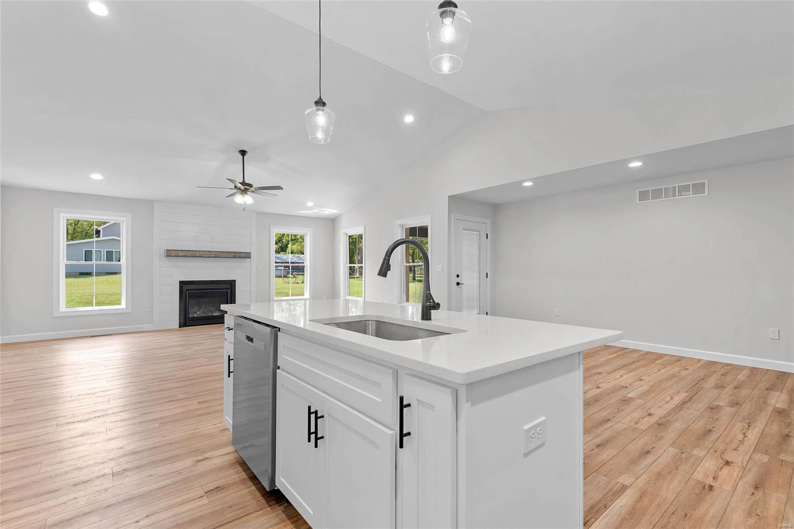 405 Stonebriar Drive Troy, IL 62294 - Photo 9 of 43