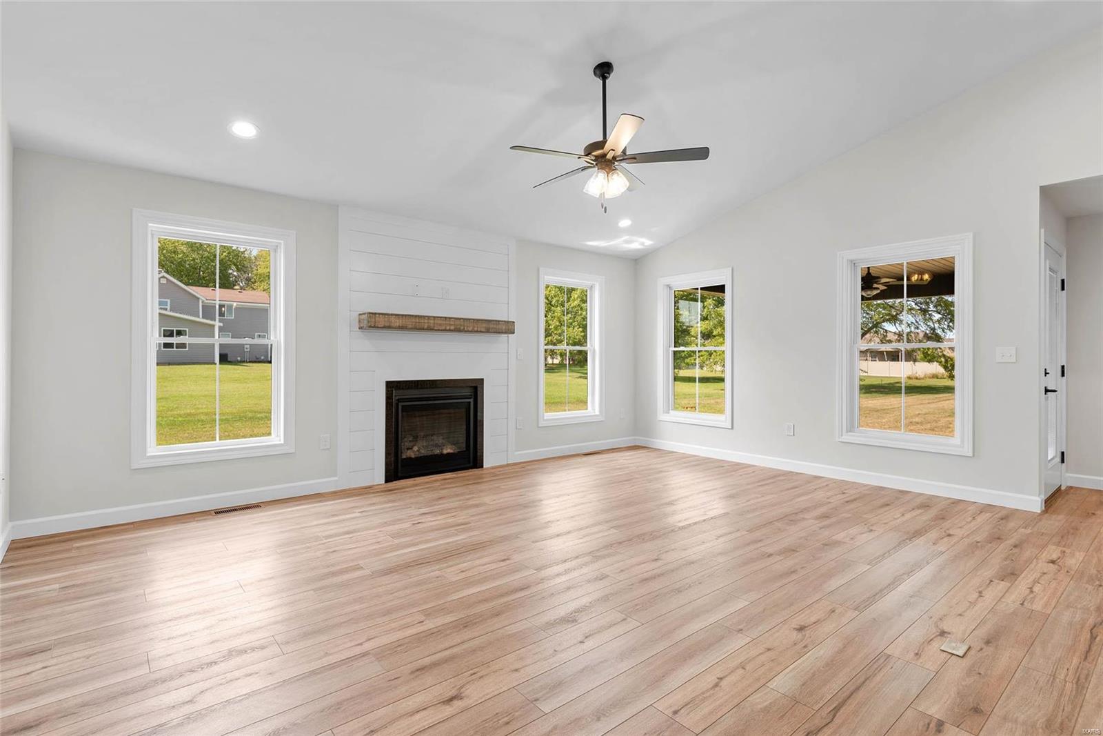 405 Stonebriar Drive Troy, IL 62294 - Photo 10 of 43