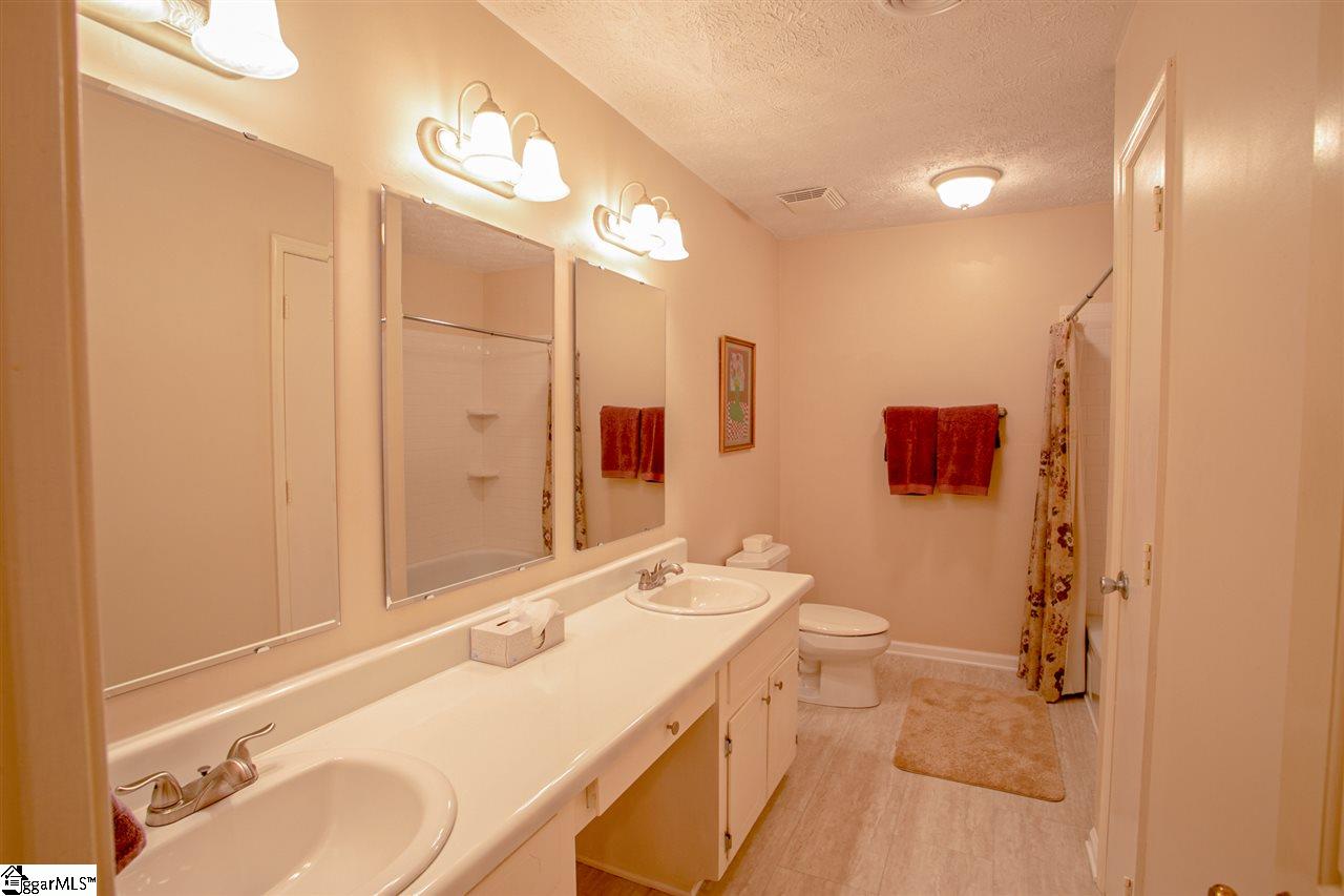 403 Hedgewood Terrace Greer, SC 29650 - Photo 27 of 35 Gallery Image 27