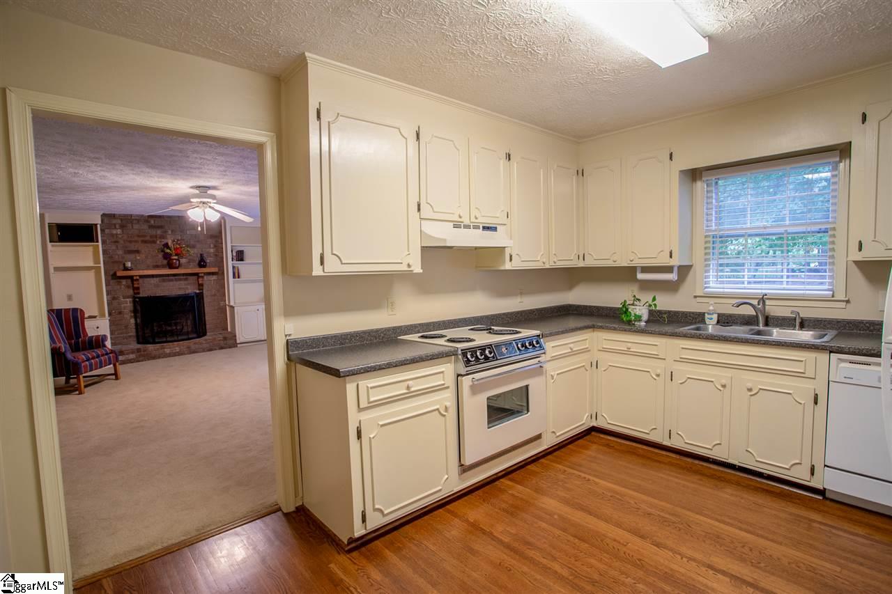 403 Hedgewood Terrace Greer, SC 29650 - Photo 10 of 35 Gallery Image 10
