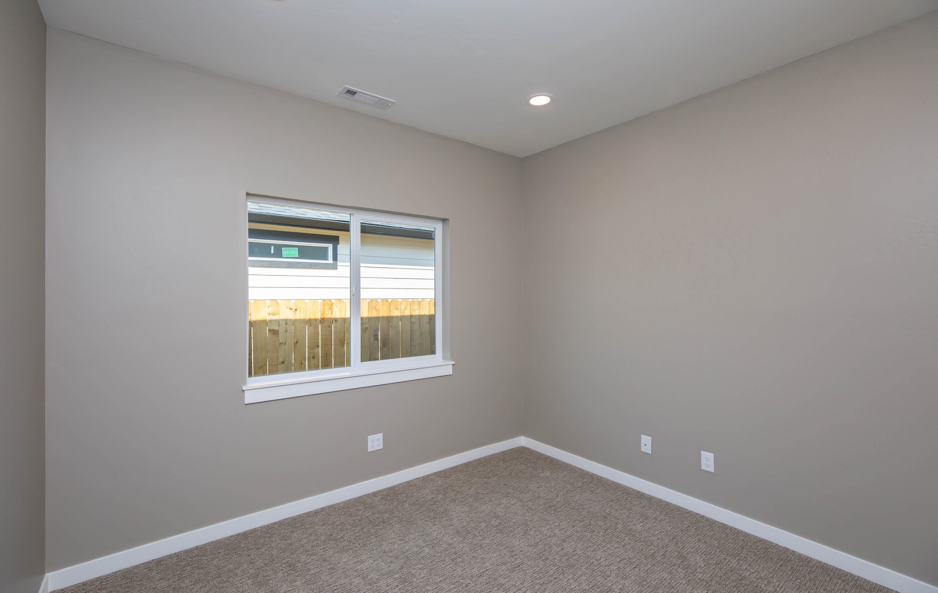 258 Christopher Way Talent, OR 97540 - Photo 25 of 33 25