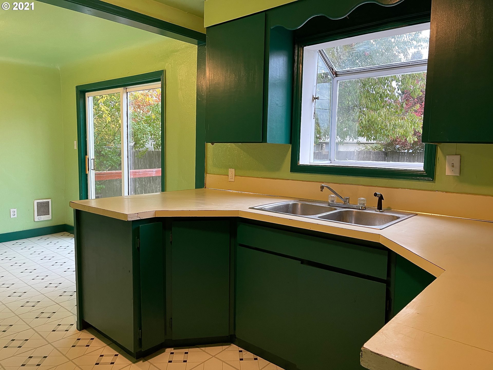 940 Centennial Boulevard Springfield, OR 97477 - Photo 11 of 30 Gallery Image 11