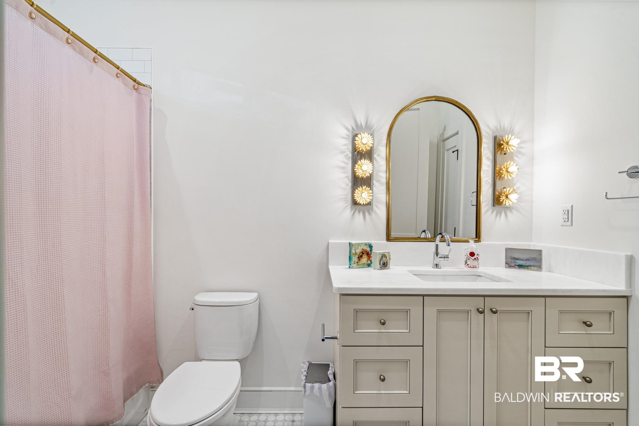 3901 Bella Lane Foley, AL 36535 - Photo 21 of 46 2nd bedroom bathroom
