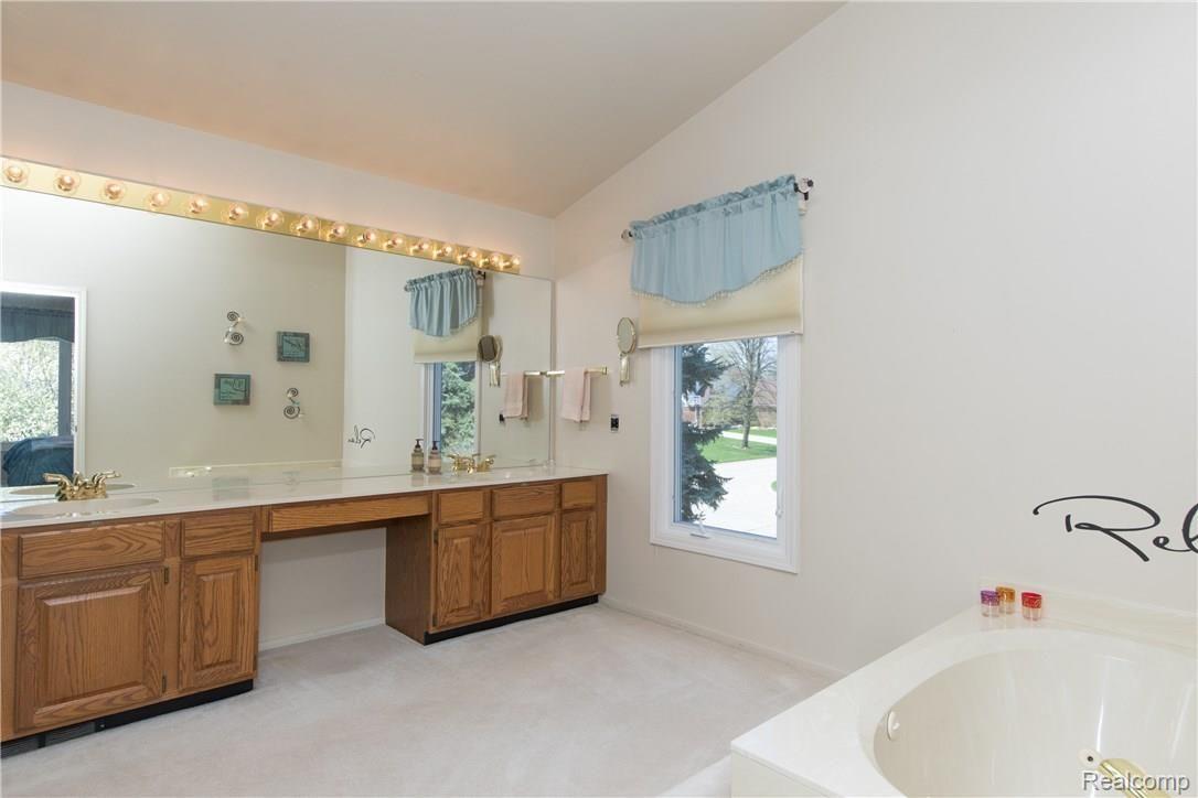 1158 Sandy Ridge Drive Rochester, MI 48306 - Photo 22 of 33 Dual Sinks w Separate Shower and Tub