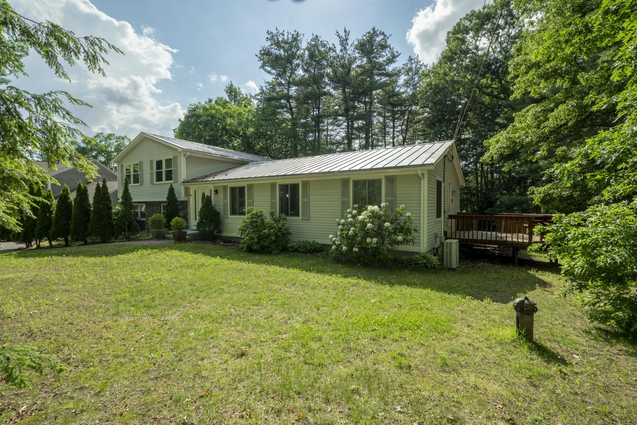23 Mid. Dunstable Road Nashua, NH 03062 - Photo 3 of 48