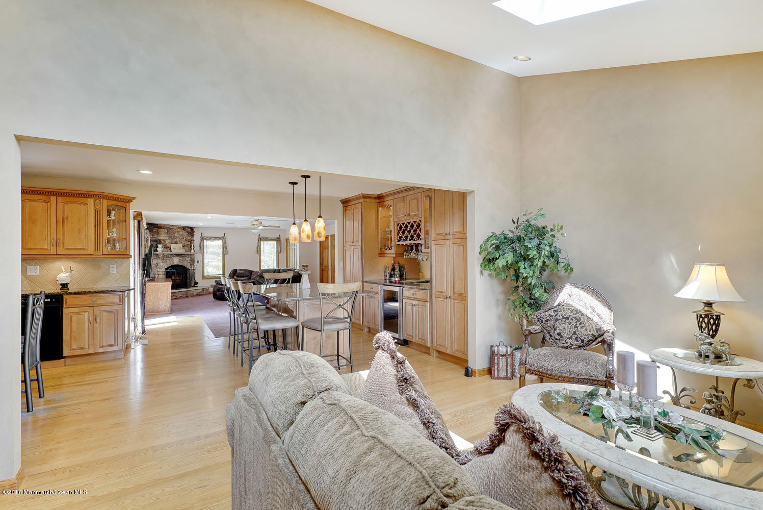 370 Cook Road Jackson, NJ 08527 - Photo 11 of 35 a living room with furniture and a table