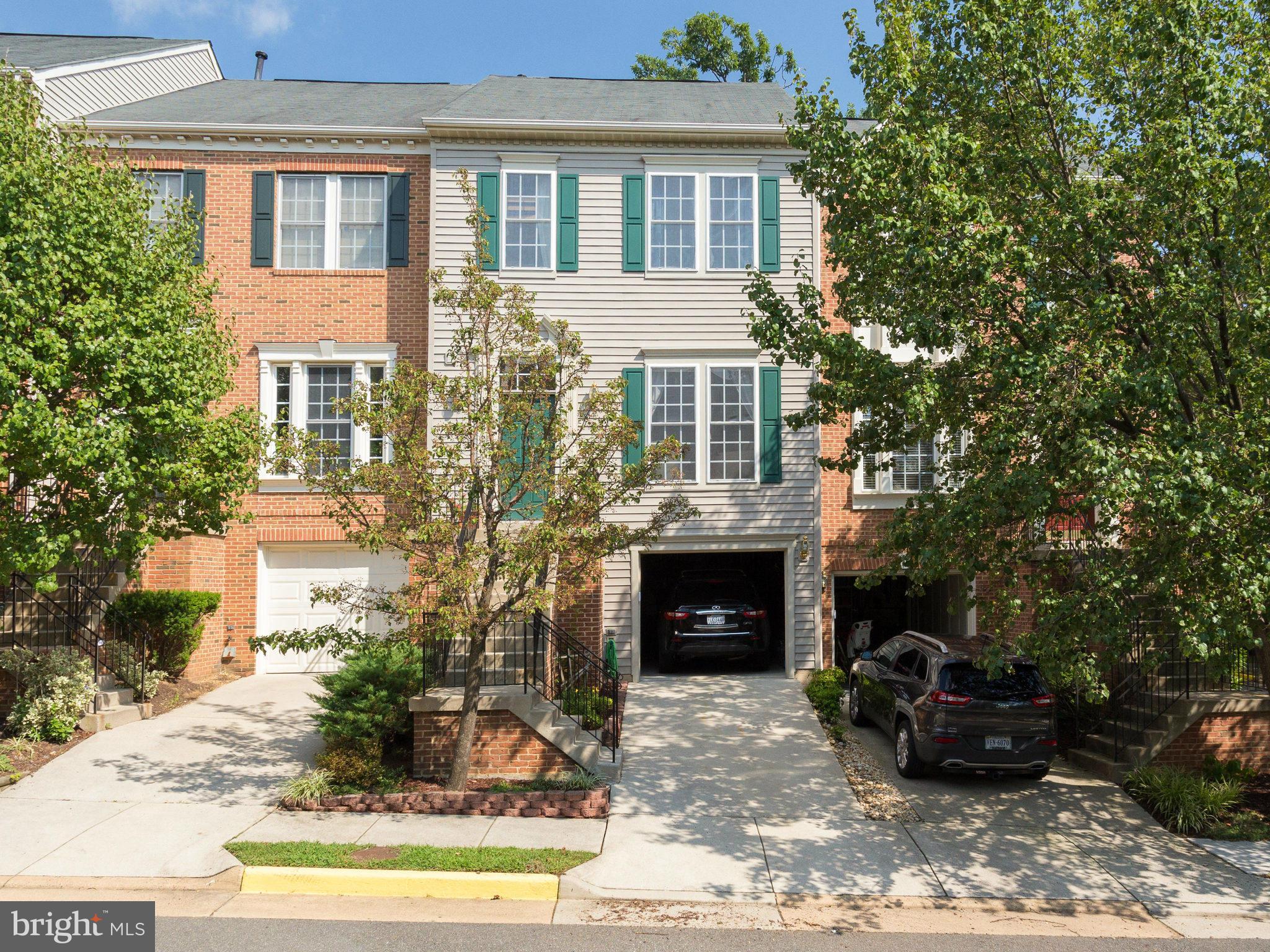6667 Debra Lu Way Springfield, VA 22150 - Photo 2 of 30 Large One Car Garage