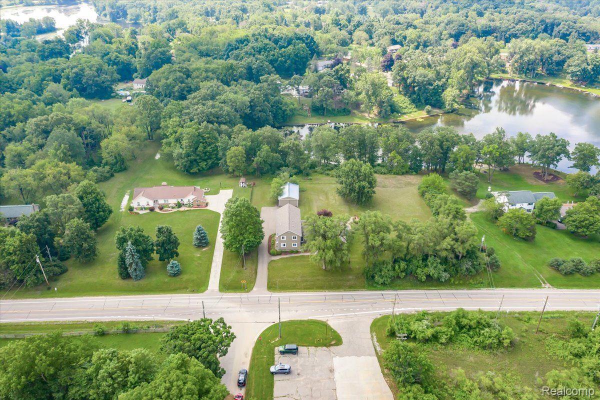 515 Clyde Road Highland, MI 48357 - Photo 43 of 47 515 Clyde Road