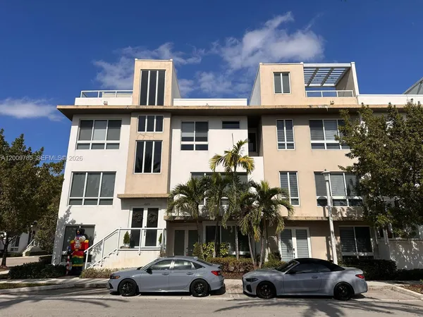$915,000 | 10471 Northwest 66th Street, Doral, FL 33178
