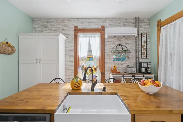 $424,900 | 532 South Main Street, Janesville, WI 53545