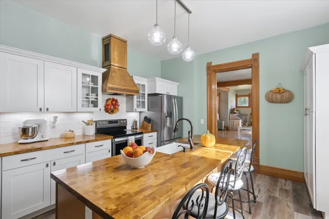 $424,900 | 532 South Main Street, Janesville, WI 53545