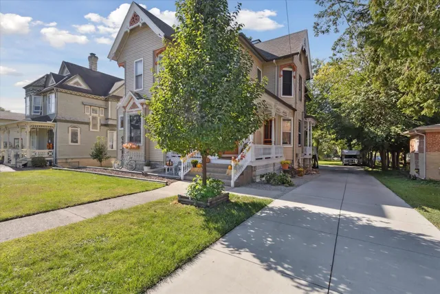 $424,900 | 532 South Main Street, Janesville, WI 53545