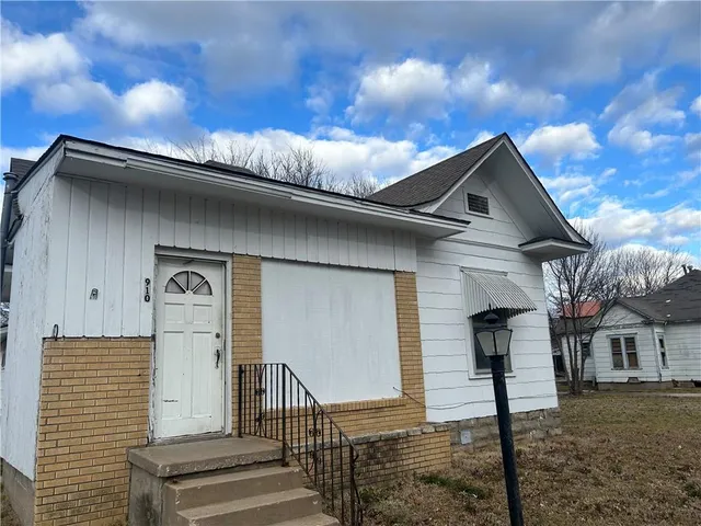 $55,000 | 910 Lincoln Street, Coffeyville, KS 67337