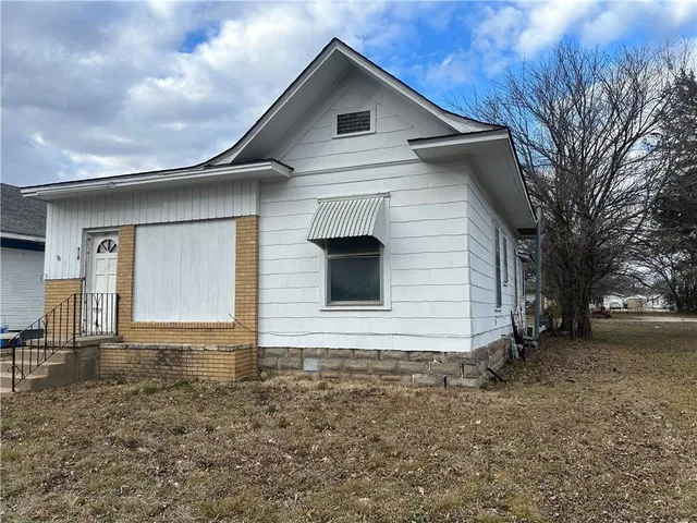 $55,000 | 910 Lincoln Street, Coffeyville, KS 67337
