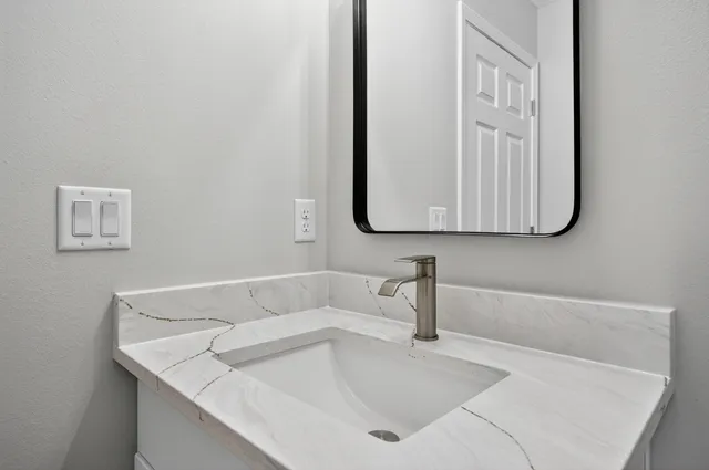 $249,900 | 5327 B Kervin Road, Crestview, FL 32539