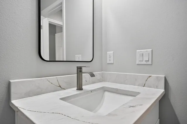 $249,900 | 5327 B Kervin Road, Crestview, FL 32539