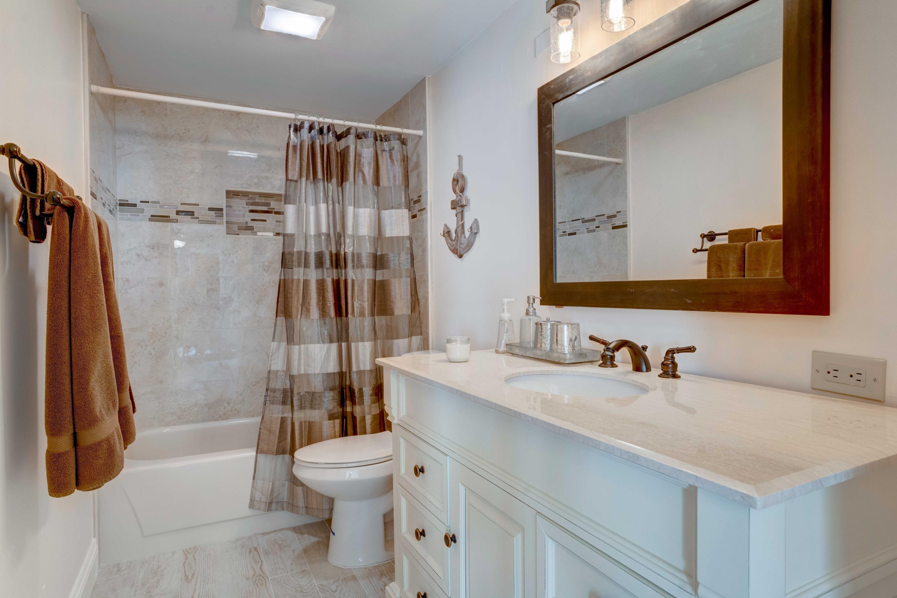 2430 24th Court Jupiter, FL 33477 - Photo 14 of 24 guest bath