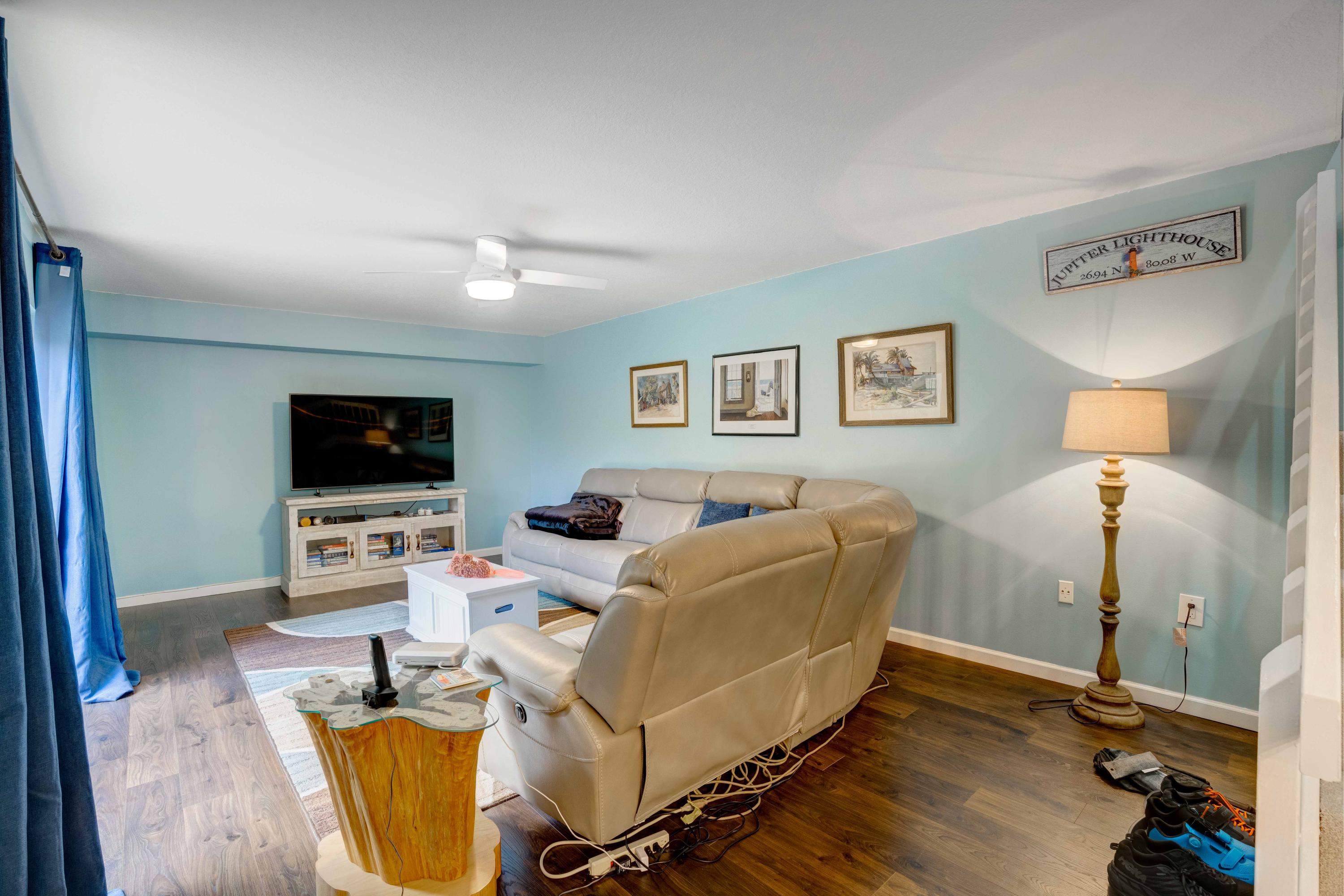 2430 24th Court Jupiter, FL 33477 - Photo 4 of 24 living room