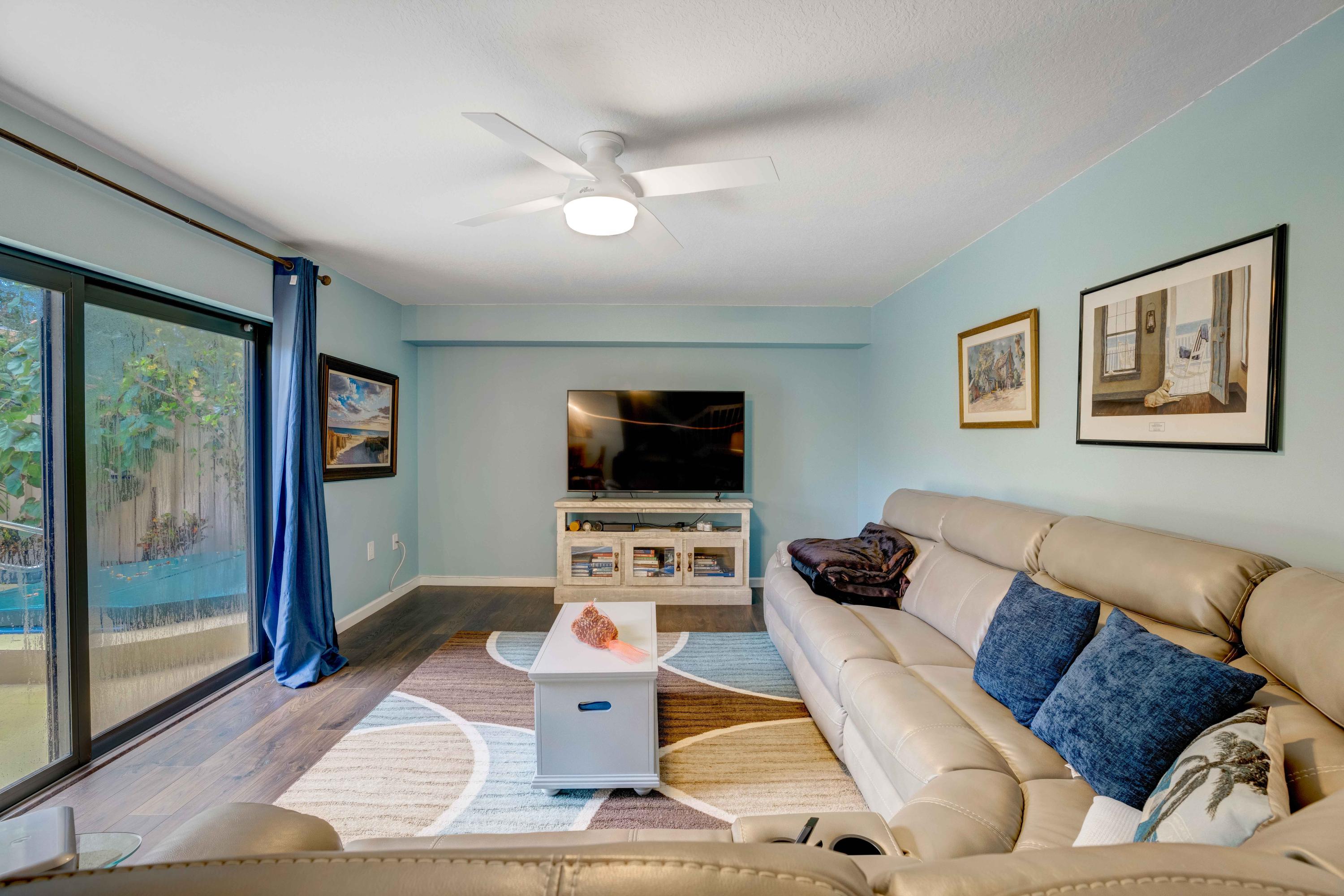 2430 24th Court Jupiter, FL 33477 - Photo 6 of 24 2nd living room