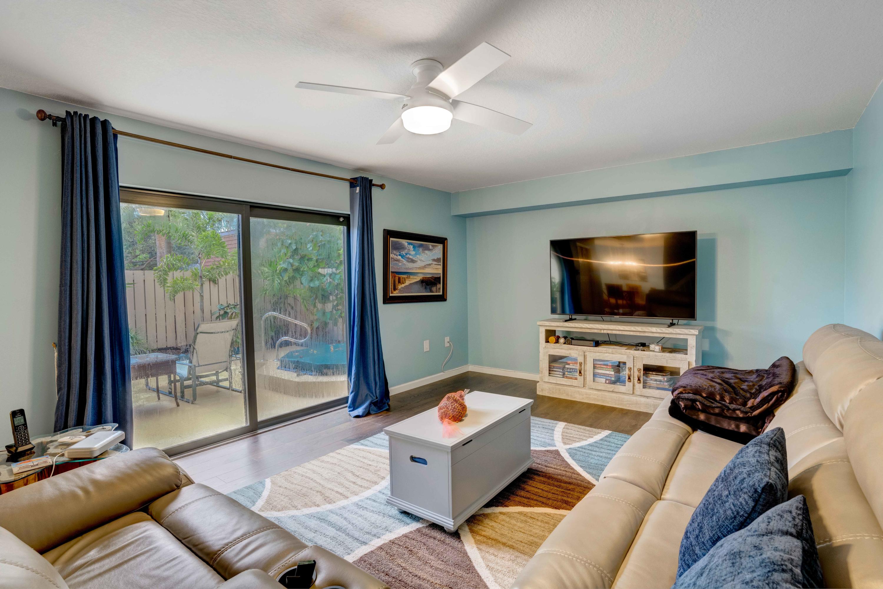 2430 24th Court Jupiter, FL 33477 - Photo 7 of 24 3rd living room