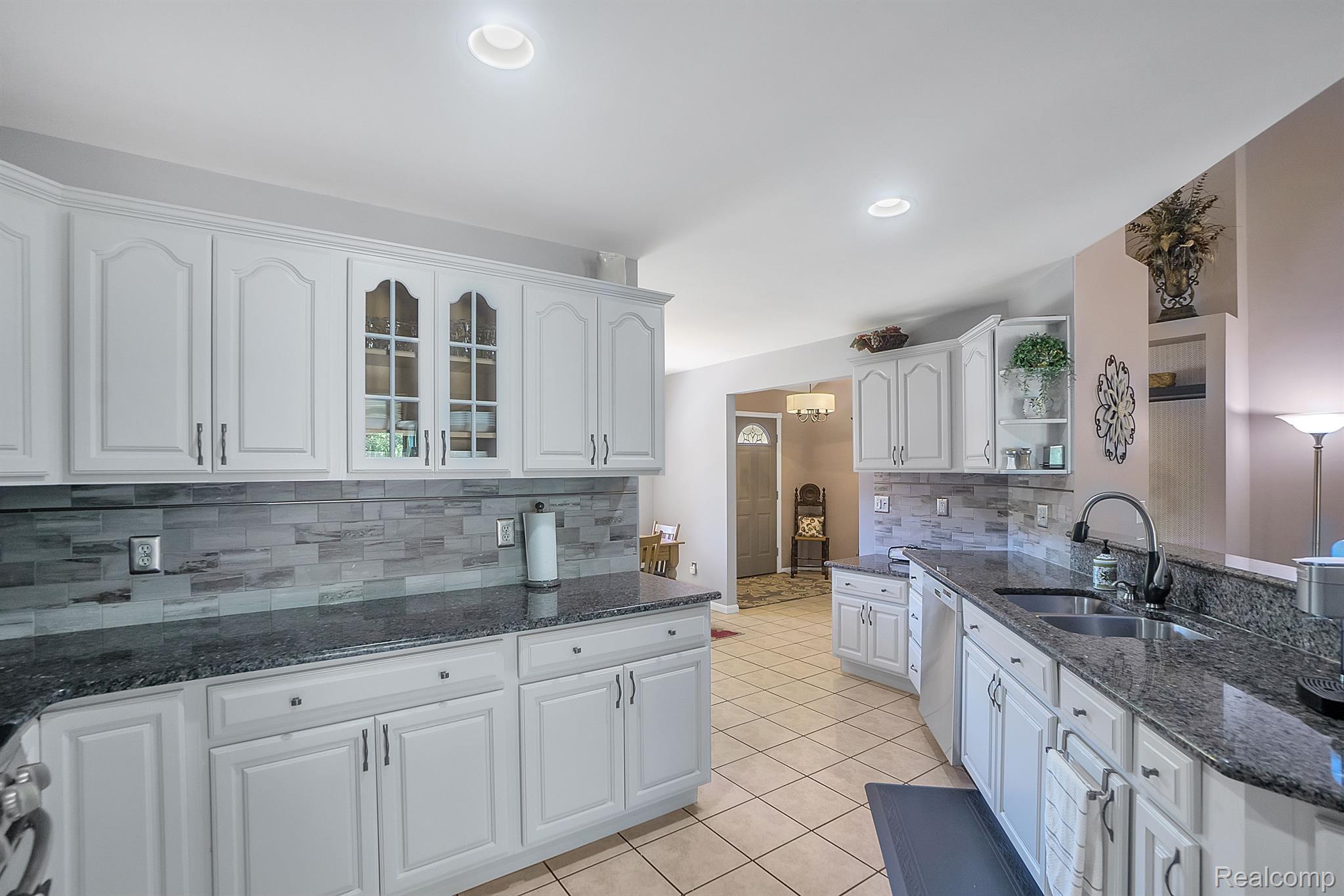 3810 Kipling Circle Howell, MI 48843 - Photo 11 of 57 Gallery Image 11
