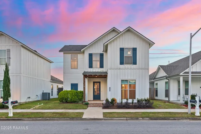 $310,000 | 108 Harvey Cay Lane, Youngsville, LA 70592