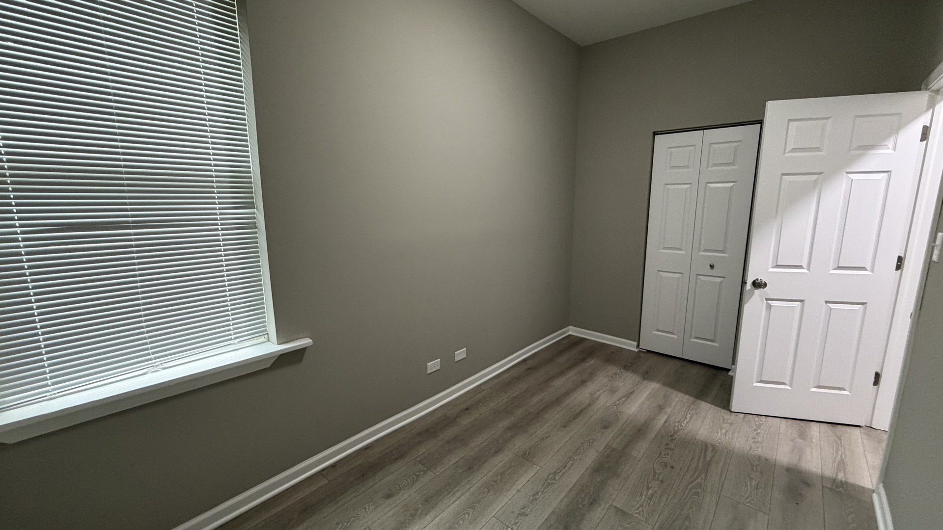5344 South Aberdeen Street, Unit 1 Chicago, IL 60609 - Photo 17 of 17 an empty room with a window