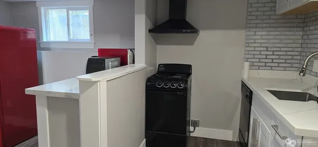 $3,300 | 12053 70th Avenue South, Seattle, WA 98178