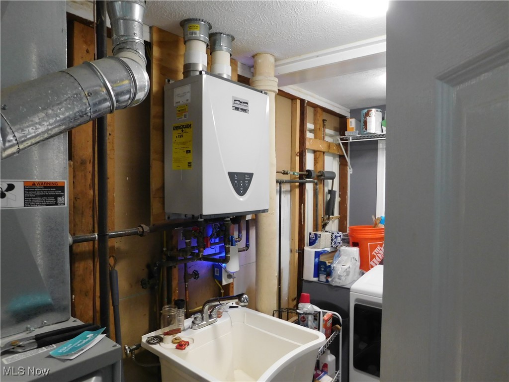 581 Hadcock Road Brunswick, OH 44212 - Photo 21 of 22 Utilities featuring water heater and washer / clothes dryer