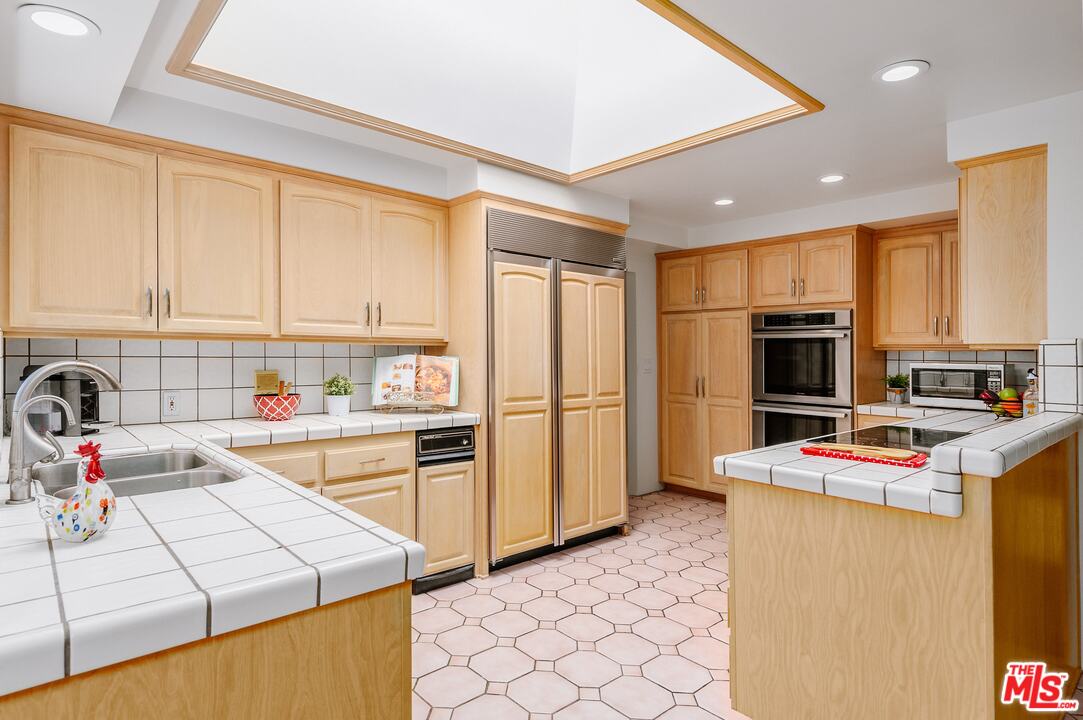 7818 West 79th Street Playa del Rey, CA 90293 - Photo 6 of 27 Gallery Image 6