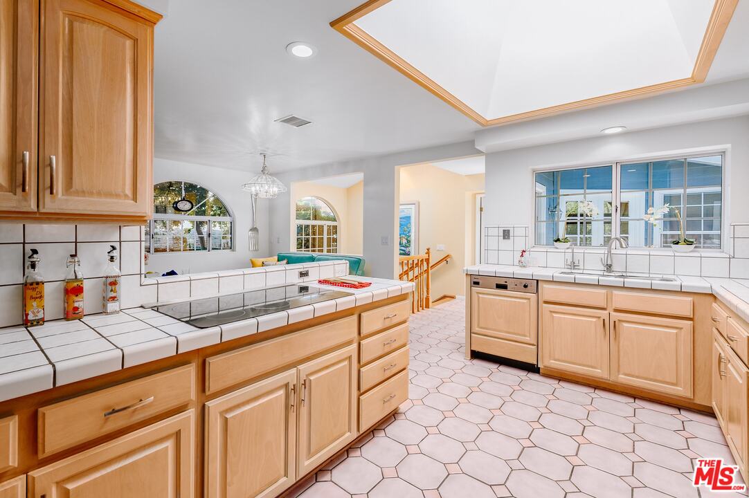 7818 West 79th Street Playa del Rey, CA 90293 - Photo 7 of 27 Gallery Image 7