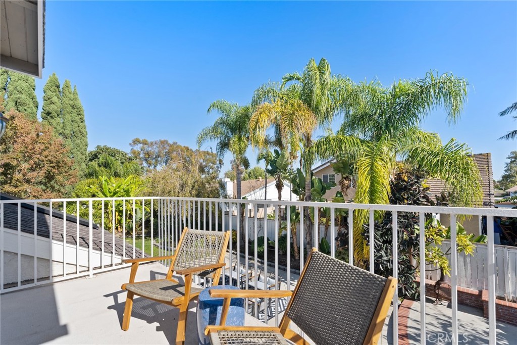7 Boone Irvine, CA 92620 - Photo 21 of 32 Privacy with a peek a boo view