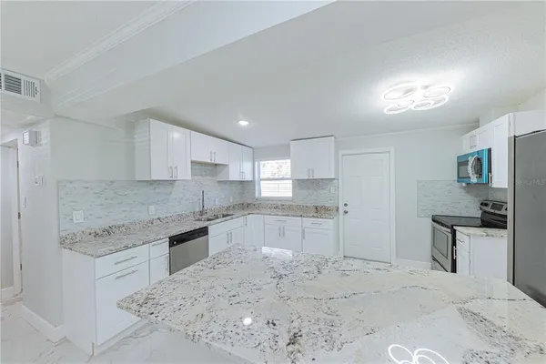 $2,400 | 8717 91st Terrace, Seminole, FL 33777