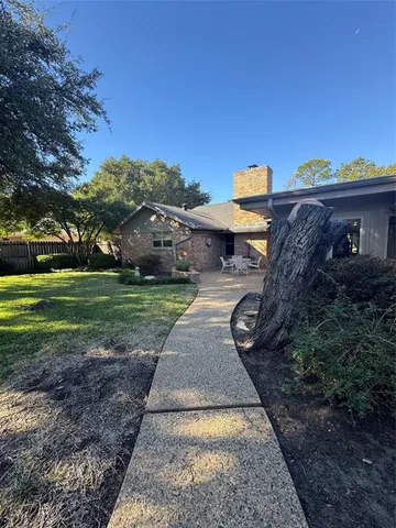a view of a backyard with green space