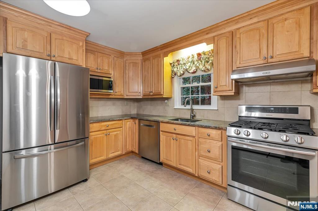 72 Smokey Ridge Road Ringwood, NJ 07456 - Photo 8 of 24
