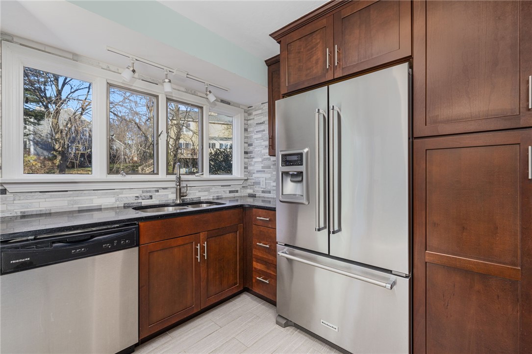 111 Arbor Drive Providence, RI 02908 - Photo 12 of 40