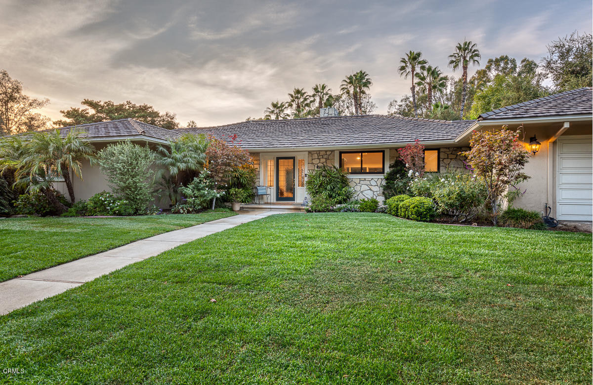 a view of a house with a yard